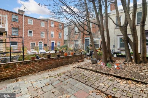 210 Carpenter St, Philadelphia PA 19146-2516 exterior