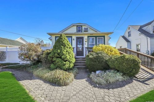 87 Lou Ave, San Remo, NY 11754-1521