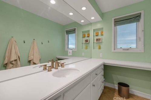 4262 Lemp Ave, North Hollywood CA  91604-2811 exterior