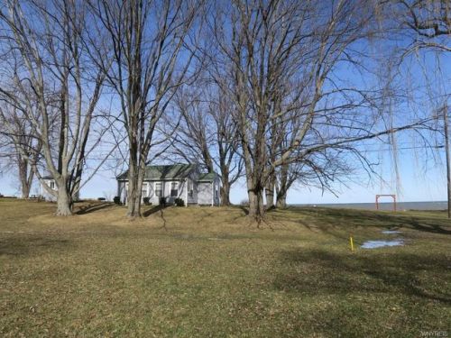 11877 Lakeshore Rd, Lyndonville, NY 14098-9306