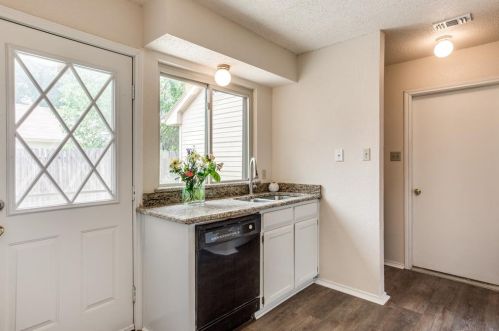 205 Meadow Ln, Denton TX  76207-7410 exterior