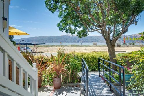 232 2nd St, Benicia, CA 94510-3247