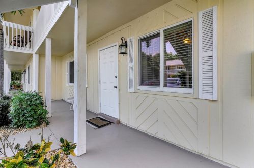4629 Bayshore Dr, Naples, FL 34112-6549