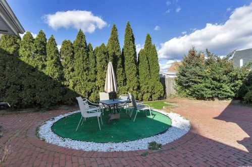 1000 Washington Ave, Westbury NY  11590-5502 exterior