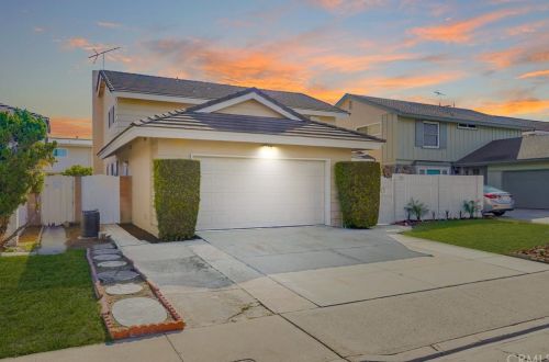 8272 El Pescador Ln, Buena Park, CA 90623-2213