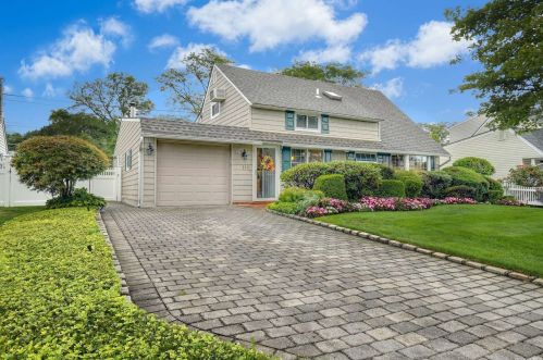 110 Pilgrim Ln, Westbury, NY 11590-6219