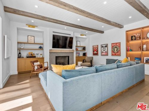 12226 Huston St, North Hollywood CA  91607-3617 exterior