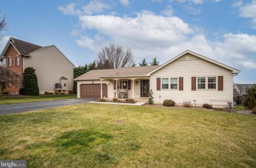 105 Chatham Ln, Red Lion, PA 17356-8296