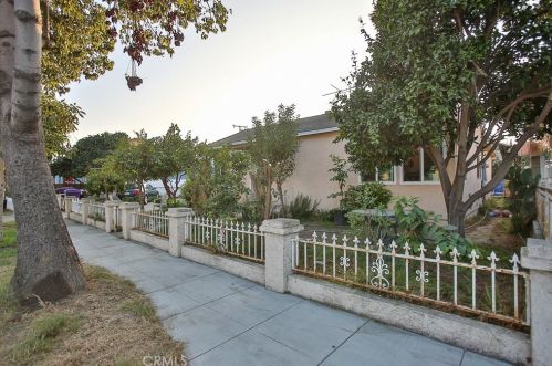 3447 Caspian Ave, Long Beach CA 90810-2330 exterior