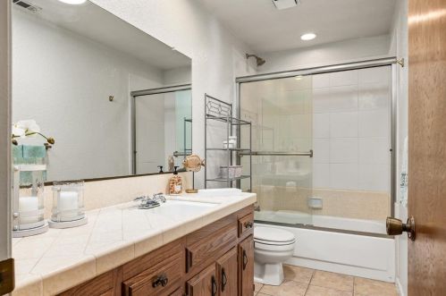 6135 Shoshone Dr, Manteca CA  95336-2562 exterior