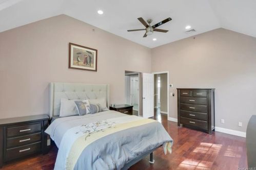 229 Sandpiper Ct, Yorktown Hgts NY  10598-1968 exterior