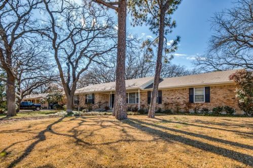2715 Brookfield Ln, Denton, TX 76209-1333