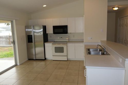 613 4th St, Cape Coral FL  33909-0020 exterior