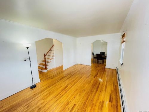 2789 Hone Ave, Bronx NY  10469-3807 exterior