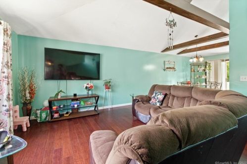 41 Kenneth Cir, Waterbury, CT 06710-1146