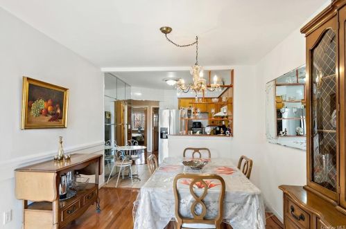 1031 211th St, Bronx, NY 10469-1312
