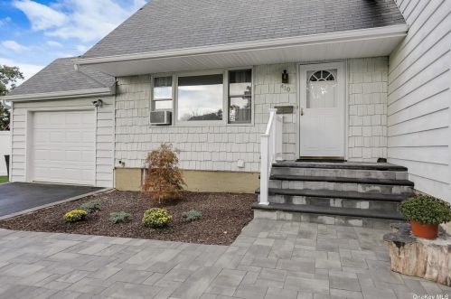 410 Eastwood Blvd, South Setauket, NY 11720-2539
