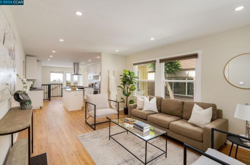 6101 Laird Ave, Oakland CA  94605-1740 exterior