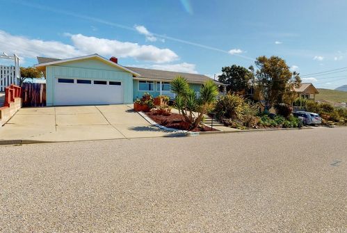 1326 Hillcrest Dr, Morro Bay, CA 93442-1832