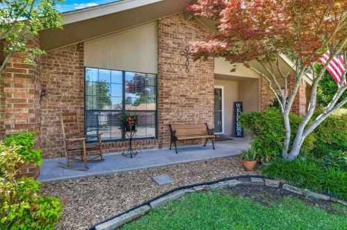 3925 Commonwealth Dr, Lewisville TX  75028-1529 exterior