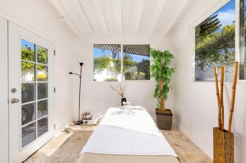 2340 Robinhood Pl, Orange CA  92867-1851 exterior