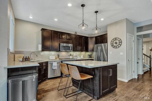 667 Poppy Cir, Vacaville CA  95687-7252 exterior