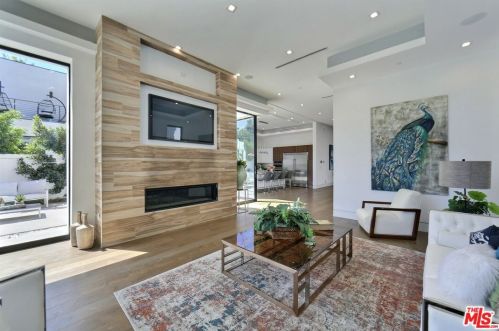 5128 Noble Ave, Van Nuys CA  91403-1376 exterior