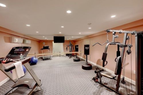 1 Morning Star Ct, Lincoln RI  02865-4586 exterior