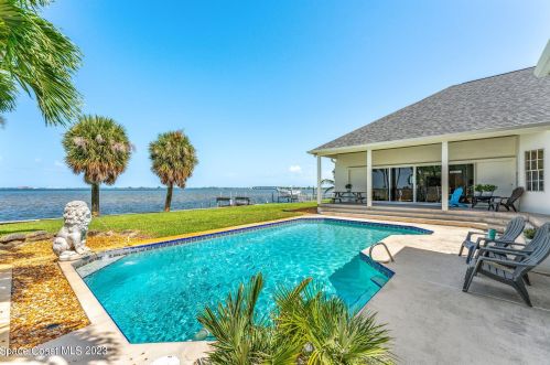 7960 Tropical Trl, Merritt Island, FL 32952-6708