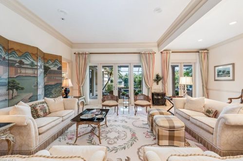 364 Cromwell Ct, Naples, FL 34108-7719