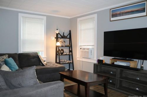 423 Harland Rd, Norwich CT  06360-1954 exterior