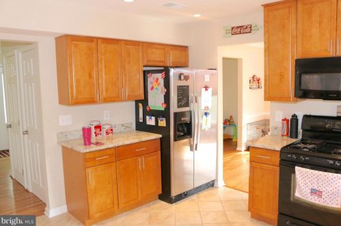 4678 Pearson Dr, Woodbridge VA  22193-5400 exterior