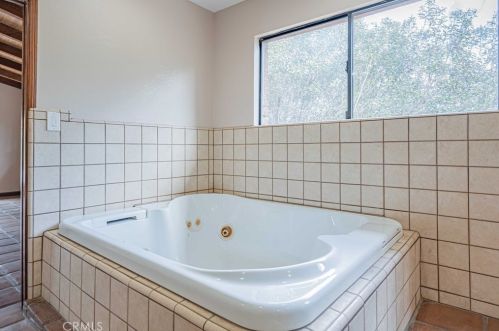 48703 De Luz Rd, Temecula CA  92590-4317 exterior