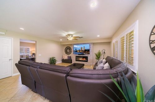 46438 Vianne Ct, Temecula CA  92592-3328 exterior