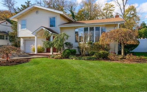 166 Forest Dr, Muttontown, NY 11753-2325