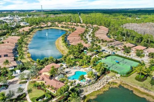 9366 Isla Bella Cir, Bonita Springs FL 34135-7274 exterior