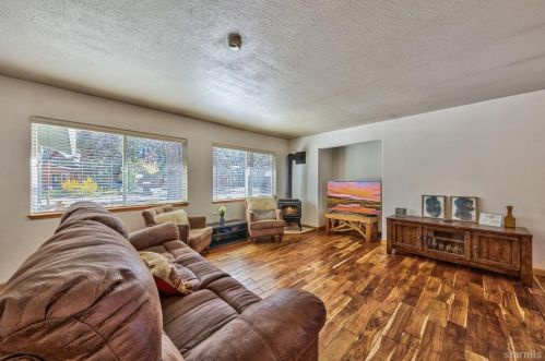 1045 Mohawk St, South Lake Tahoe CA  96150-5232 exterior