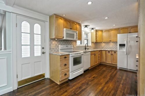 28 Church St, North Branford CT  06471-1417 exterior