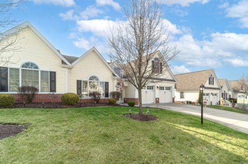 107 Spring Blossom Cir, Beaver Falls, PA 15010-1122
