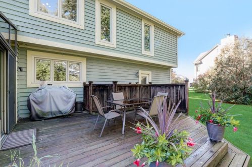 1401 Crystal Lake Dr, Oconomowoc, WI 53066-1769