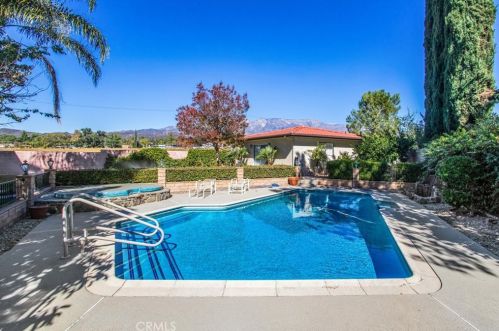 10410 Live Oak Ave, Beaumont CA  92223-4414 exterior