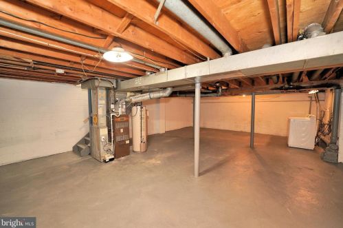 164 Canterbury Ct, East Windsor NJ 08520-5509 exterior