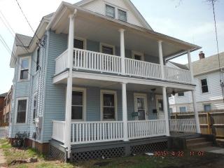 14 Oak Pl, Manchester, CT 06040-5125