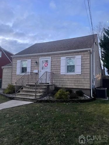 147 Bucknell Ave, Woodbridge, NJ 07095-3603