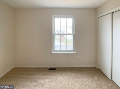 108 Robins Run, Swedesboro NJ  08085-1336 exterior