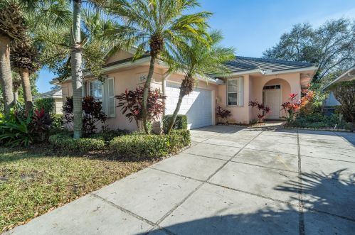 1054 Bedford Ave, West Palm Beach, FL 33403-1118