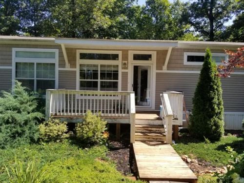 402 Windy Creek Dr, Wirtz, VA 24184-4378