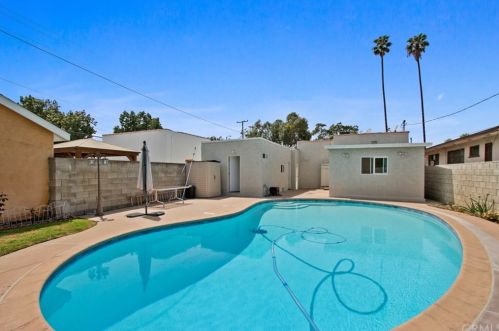 6108 Gundry Ave, Long Beach CA  90805-4258 exterior