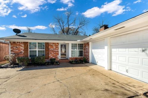 709 Melrose Dr, Richardson TX  75080-4111 exterior