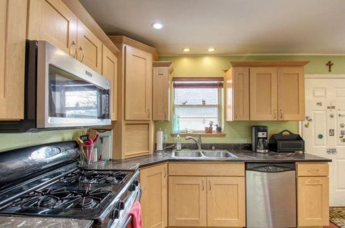 2126 Palmer St, Milwaukee WI 53212-3243 exterior